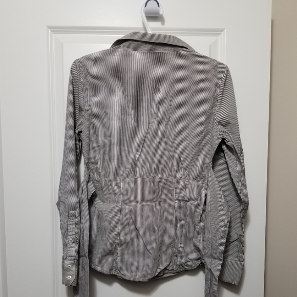 Zara Basic Blouse V neck - Picture 3 of 3